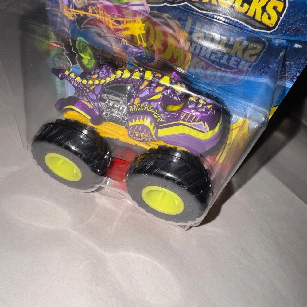 Hot Wheels Monster Trucks Rageasaur Purple Dinosaur 1:64 Die-Cast FYJ44 2024 NEW